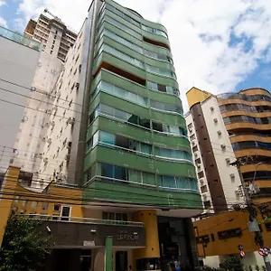 apto-amplo-a-100-mts-da-praia-na-rua-3700-p1397.santa-catarina-brasil.com/